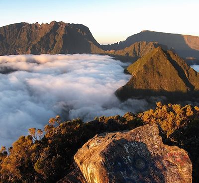Randonnée sur le célèbre GR R2 avec cette traversée de l'île de la Réunion du nord au sud, une aventure créole et pédestre !
