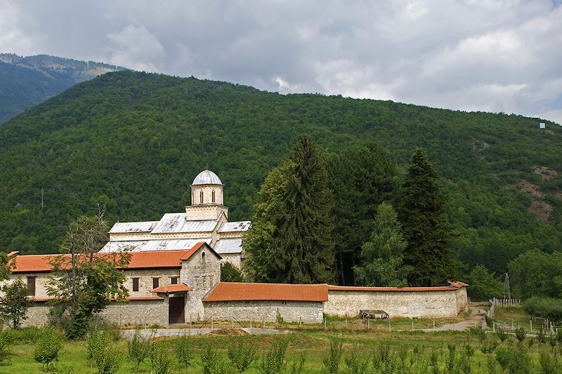 Road trip en Albanie, Monténégro, Kosovo en tente de toit sur deux semaines avec nuits en camping ou camping sauvage 