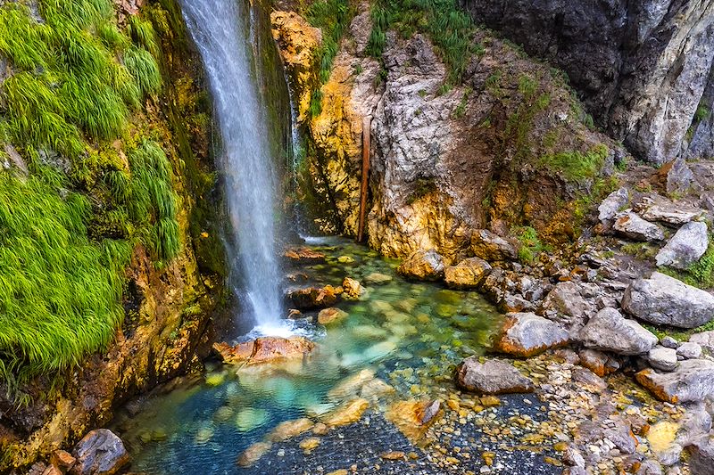 Road trip en Albanie, Monténégro, Kosovo en tente de toit sur deux semaines avec nuits en camping ou camping sauvage 