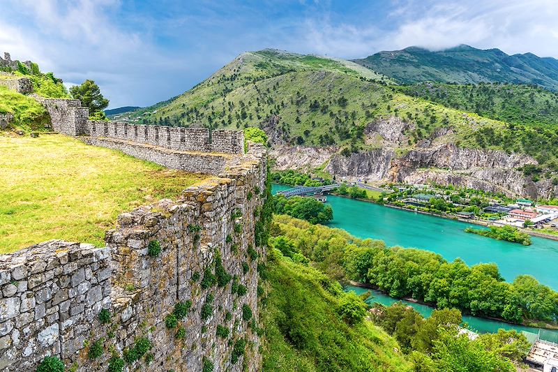 Road trip en Albanie, Monténégro, Kosovo en tente de toit sur deux semaines avec nuits en camping ou camping sauvage 