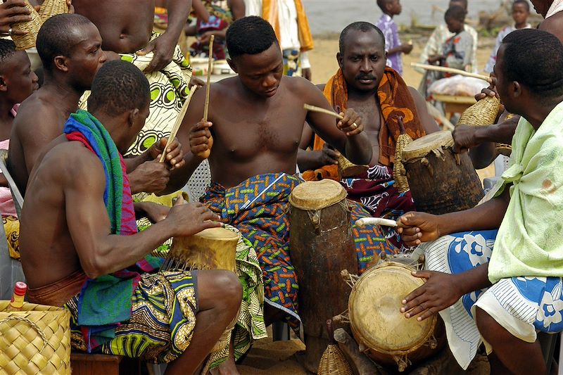 Voyage dans le Sud Bénin à pied et en mobylette : Ouidah, Grand Popo, Ganvié et fleuve Mono !