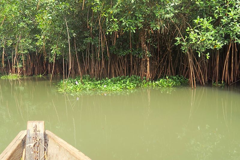 En pirogue à Grand Popo - Département du Mono - Bénin