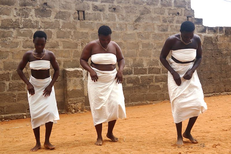 Voyage dans le Sud Bénin à pied et en mobylette : Ouidah, Grand Popo, Ganvié et fleuve Mono !