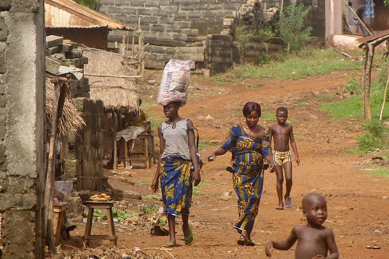 Voyage dans le Sud Bénin à pied et en mobylette : Ouidah, Grand Popo, Ganvié et fleuve Mono !