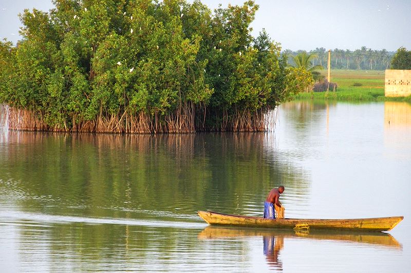 Voyage dans le Sud Bénin à pied et en mobylette : Ouidah, Grand Popo, Ganvié et fleuve Mono !