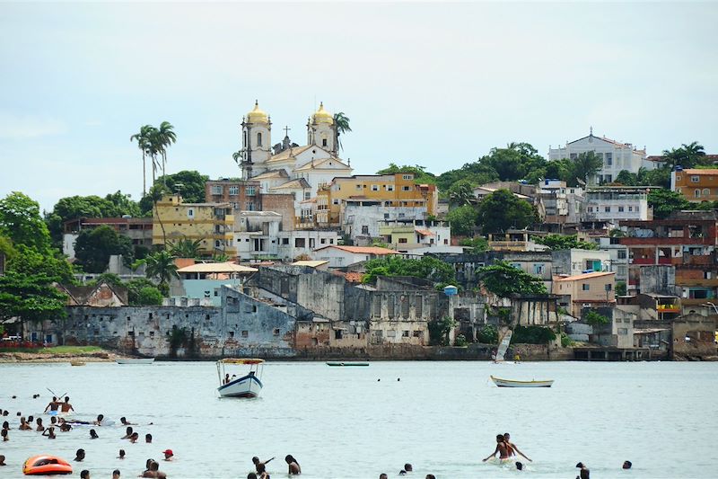 De Rio de Janeiro à Salvador de Bahia, découverte des sites emblématiques du Brésil, entre énergie culturelle et paradis reculés.