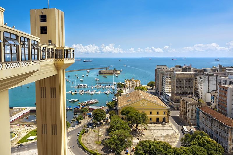 De Rio de Janeiro à Salvador de Bahia, découverte des sites emblématiques du Brésil, entre énergie culturelle et paradis reculés.