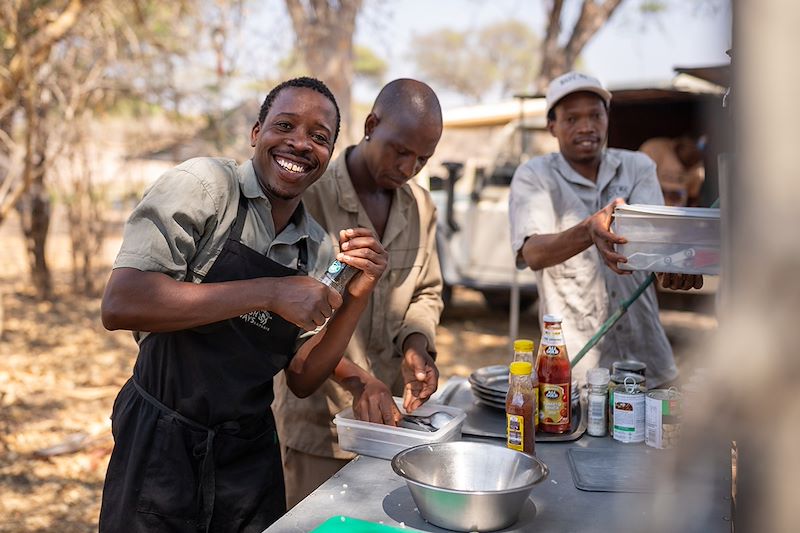 Voyage safari en camp amélioré avec sanitaires intégrés aux tentes: Chobe, Savuti, Moremi, Khwai et Delta de l'Okavango