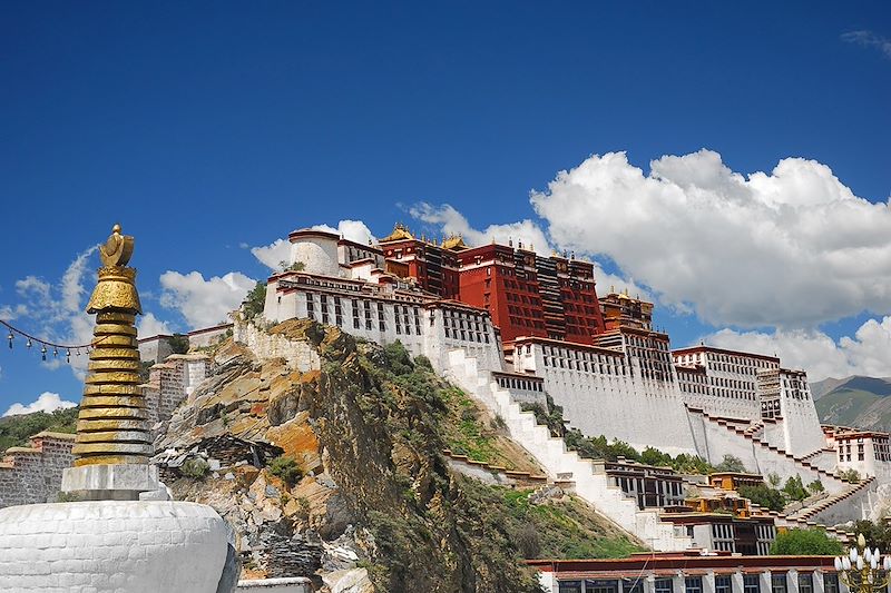 Découverte du Kailash par la route nord via Lhassa, le royaume de Gugé et les monastères légendaires du toit du monde