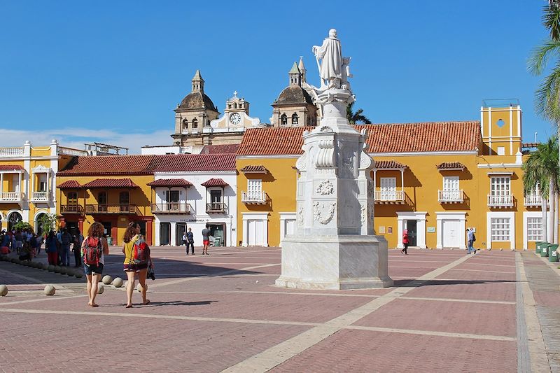 Plaza de la Aduana et église de San Pedro Claver - Carthagène des Indes - Bolívar - Colombie