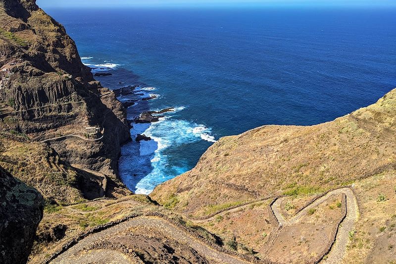 Randonnée au Cap-Vert de São Vicente à Santo Antão entre vallées luxuriantes, montagnes volcaniques, mer et musique capverdienne