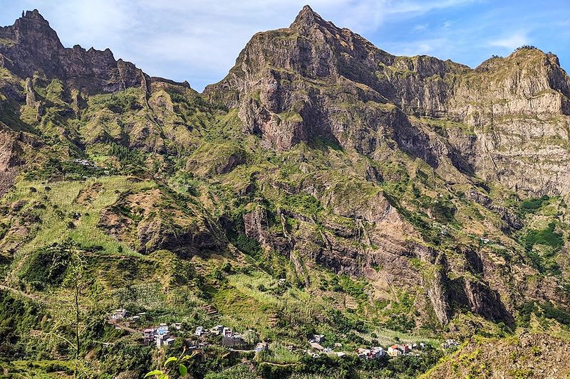 Randonnée au Cap-Vert de São Vicente à Santo Antão entre vallées luxuriantes, montagnes volcaniques, mer et musique capverdienne