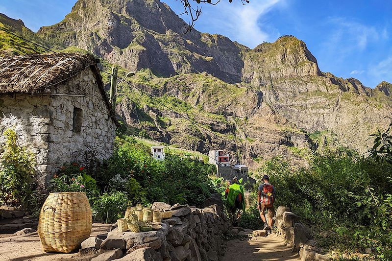 Randonnée au Cap-Vert de São Vicente à Santo Antão entre vallées luxuriantes, montagnes volcaniques, mer et musique capverdienne