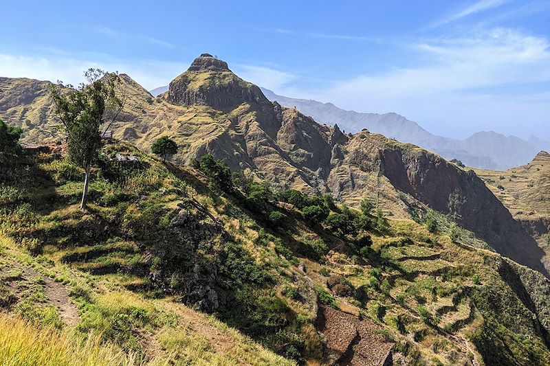 Randonnée au Cap-Vert de São Vicente à Santo Antão entre vallées luxuriantes, montagnes volcaniques, mer et musique capverdienne