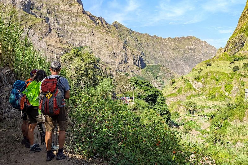 Immersion sur Sao Vicente et Santo Antao : Randonnées dynamiques et Nuits à la belle étoile !