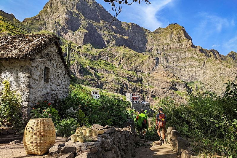 Immersion sur Sao Vicente et Santo Antao : Randonnées dynamiques et Nuits à la belle étoile !