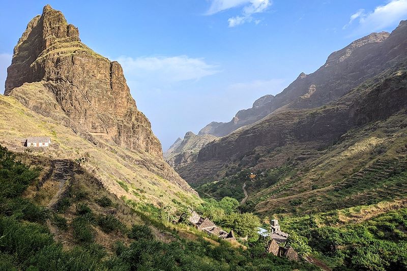 Immersion sur Sao Vicente et Santo Antao : Randonnées dynamiques et Nuits à la belle étoile !