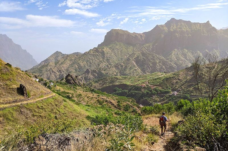 Immersion sur Sao Vicente et Santo Antao : Randonnées dynamiques et Nuits à la belle étoile !