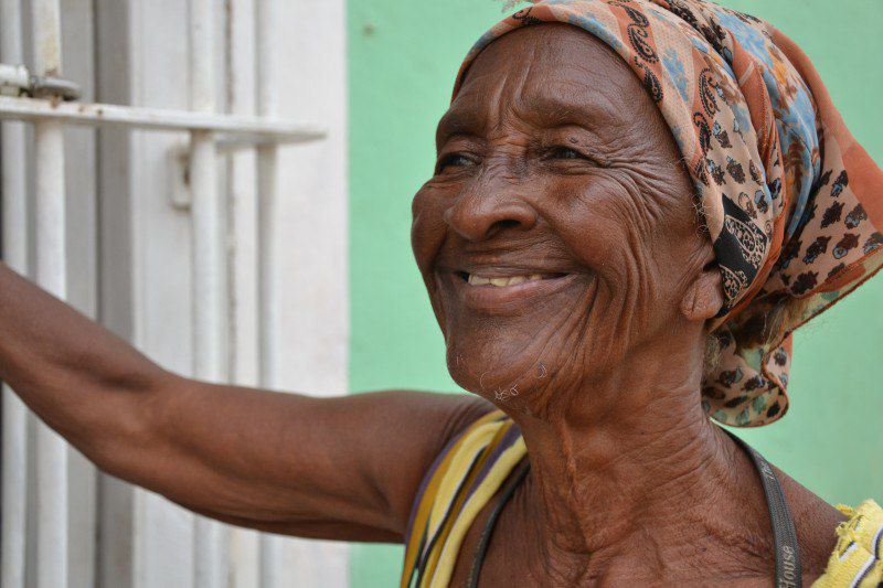 Voyage à Cuba chez l'habitant, découverte des paysages, des cités coloniales, ponctuée de baignades dans les cascades ou Caraïbes.