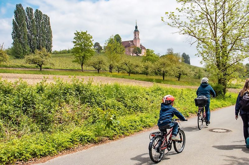 Cyclistes près de la Basilique de Birnau - Allemagne