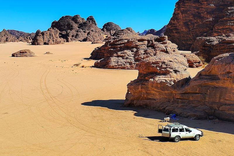 Un voyage en 4x4 au cœur du grand Sahara algérien, le Tassili n'Ajjer et ses secrets les plus cachés en hébergement confort !