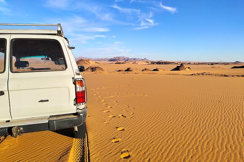 Un voyage en 4x4 au cœur du grand Sahara algérien, le Tassili n'Ajjer et ses secrets les plus cachés en hébergement confort !