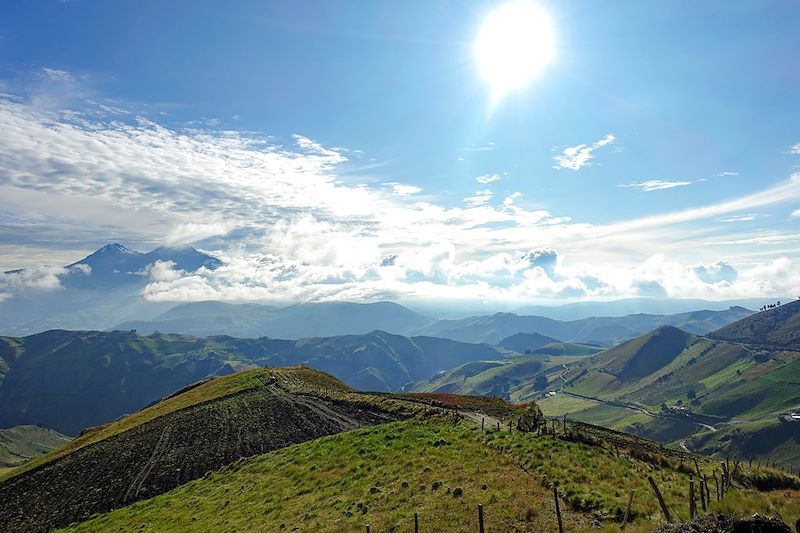 Un itinéraire de randonnées au cœur de l’Allée des Volcans, entre géants andins, marchés artisanaux et communautés !