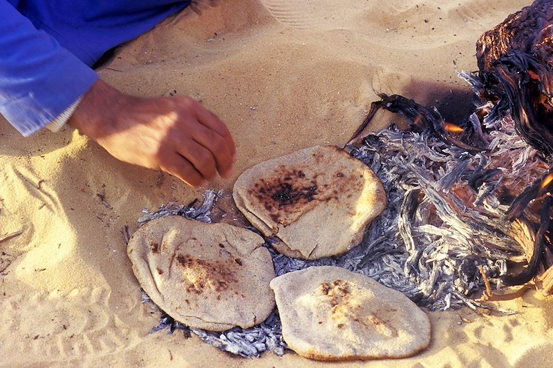 Exploration des oasis égyptiennes et du désert blanc : entre nature, histoire et paysages désertiques