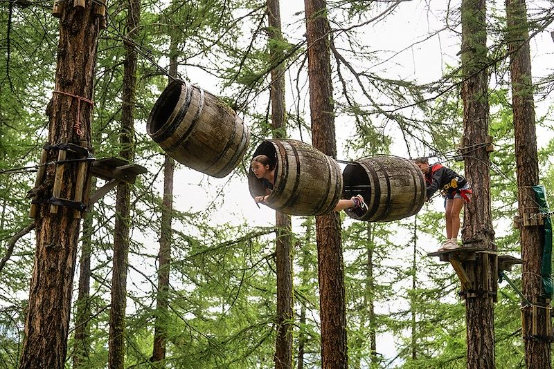 Circuit multi-activités dans ce joyau des Alpes du Sud: accrobranche, rando, jeux de piste, rafting...