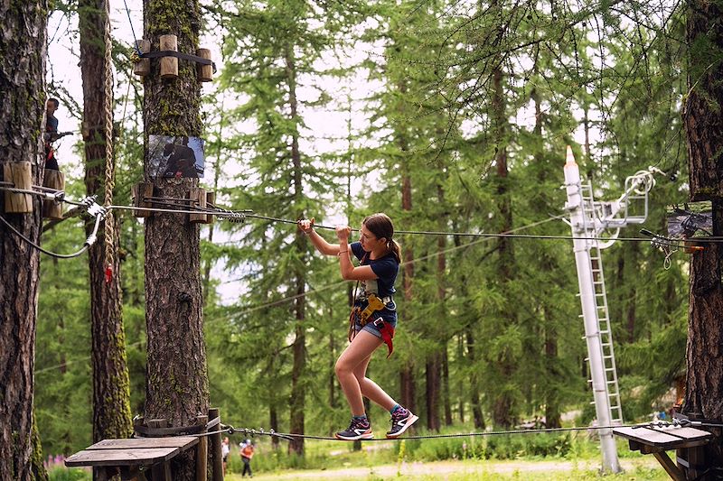 Circuit multi-activités dans ce joyau des Alpes du Sud: accrobranche, rando, jeux de piste, rafting...