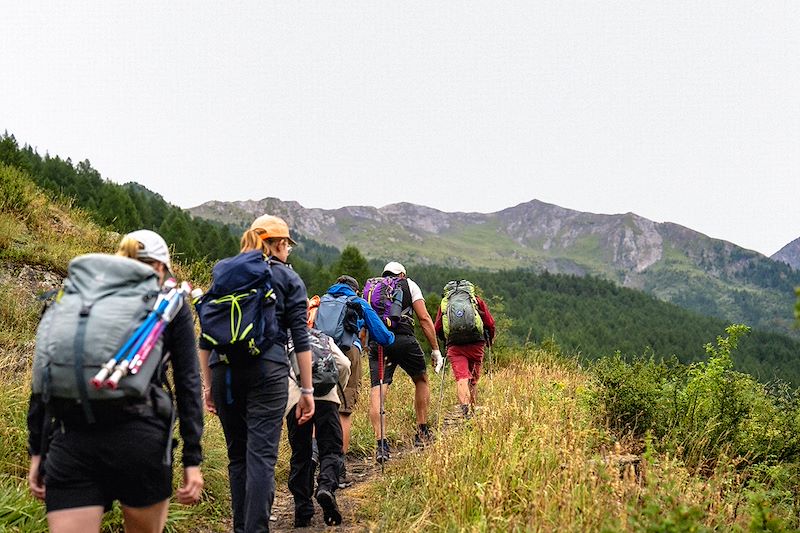 Circuit multi-activités dans ce joyau des Alpes du Sud: accrobranche, rando, jeux de piste, rafting...