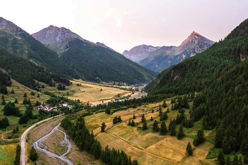 Circuit multi-activités dans ce joyau des Alpes du Sud: accrobranche, rando, jeux de piste, rafting...