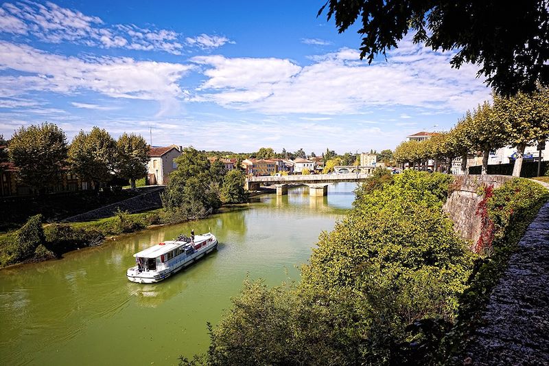 Péniche sur le Baïse - Condom - Occitanie - France