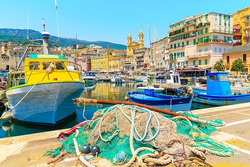 Un circuit en train à travers la Corse du sud au nord ponctué de belles rencontres et découvertes 