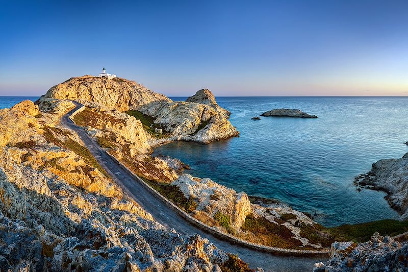 Un circuit en train à travers la Corse du sud au nord ponctué de belles rencontres et découvertes 