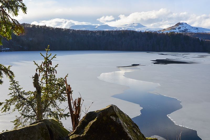 Séjour hiver accessible à la découverte des monts d'Auvergne avec des activités dédiées aux personnes en situation de handicap