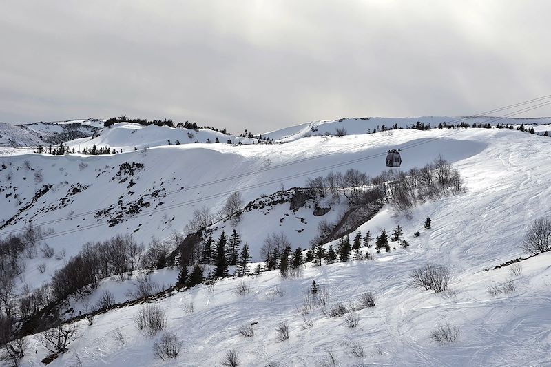 Séjour hiver accessible à la découverte des monts d'Auvergne avec des activités dédiées aux personnes en situation de handicap