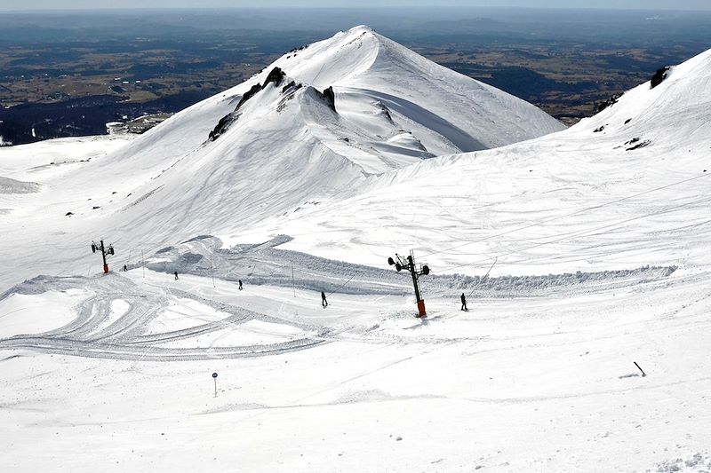 Séjour hiver accessible à la découverte des monts d'Auvergne avec des activités dédiées aux personnes en situation de handicap