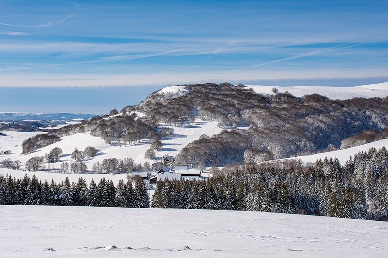 Séjour hiver accessible à la découverte des monts d'Auvergne avec des activités dédiées aux personnes en situation de handicap