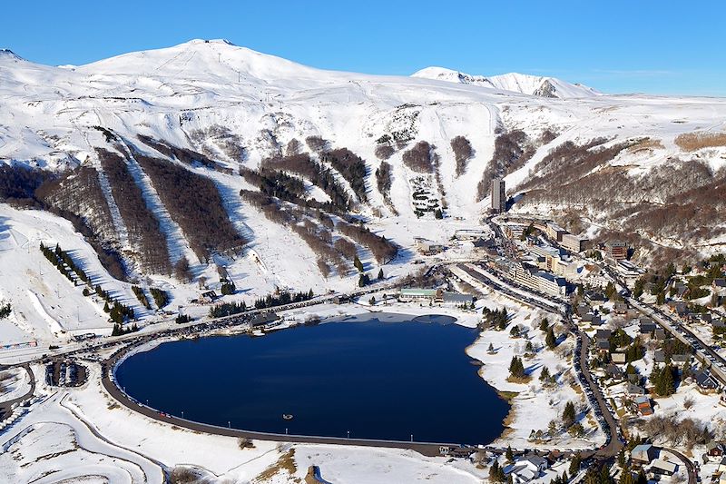 Séjour hiver accessible à la découverte des monts d'Auvergne avec des activités dédiées aux personnes en situation de handicap