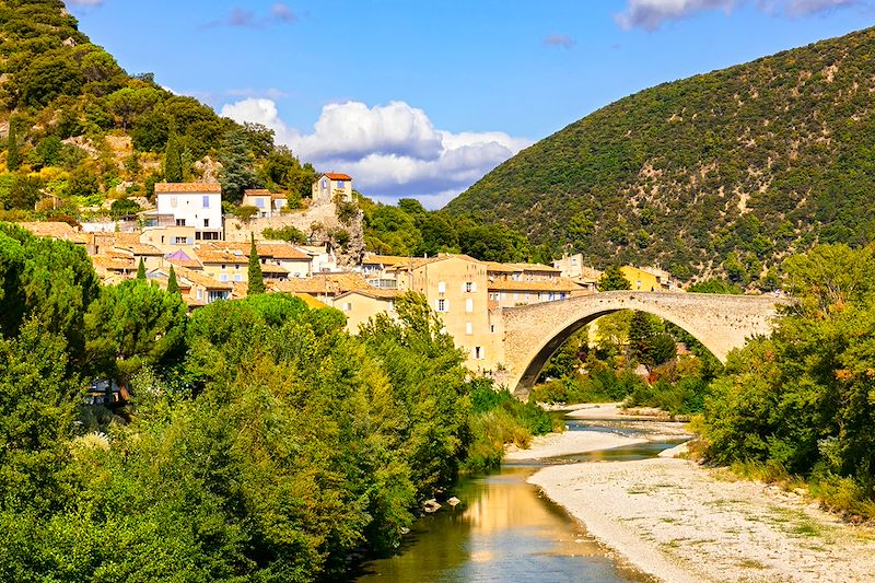 Randonnée entre mer et montagne : à la découverte du Mont Ventoux et des Baronnies Provençales.