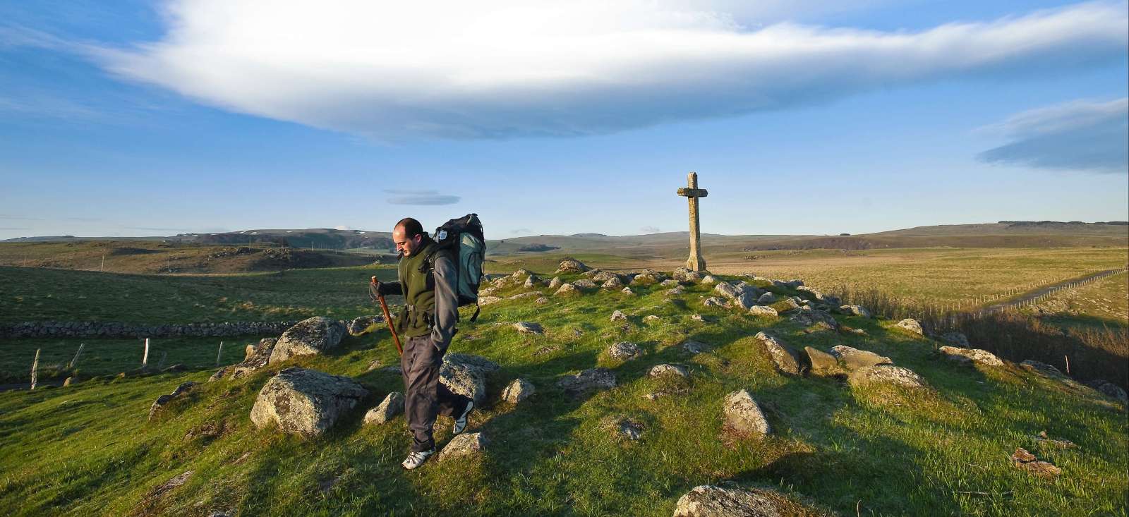 Rando Massif Central : Découverte De L'Aubrac - Nomade Aventure