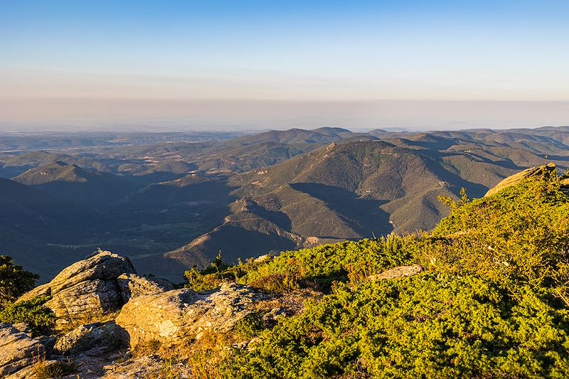 Séjour randonnée et bien-être depuis le village de Lamalou-les-Bains dans le Parc naturel régional du Haut-Languedoc.