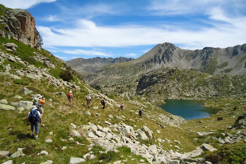 Aventure familiale en pleine nature, depuis un hôtel à la découverte des montagnes andorranes 