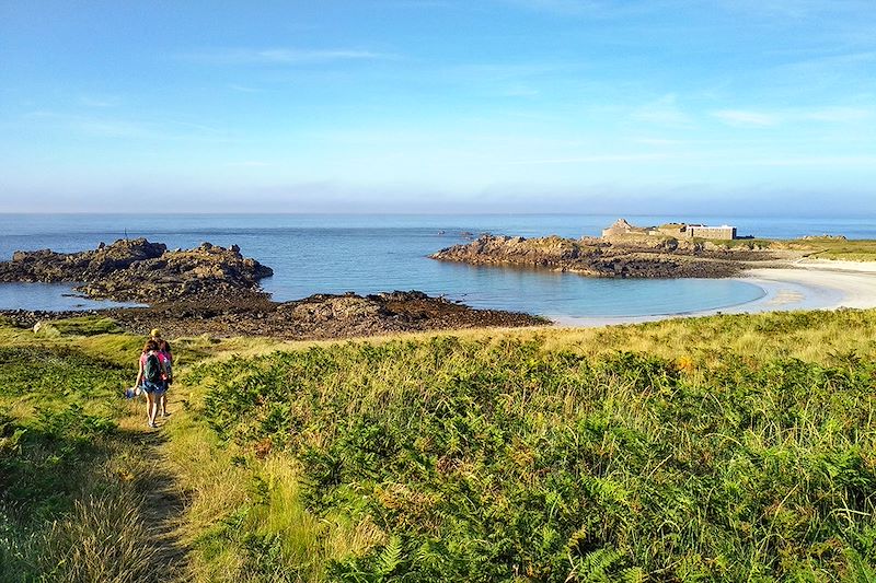 Séjour voile et rando entre France et Grande-Bretagne, à la découverte de cinq îles : Jersey, Guernesey, Herm, Sercq et Aurigny.