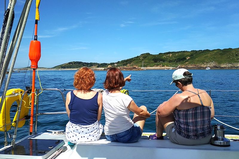 Séjour voile et rando entre France et Grande-Bretagne, à la découverte de cinq îles : Jersey, Guernesey, Herm, Sercq et Aurigny.