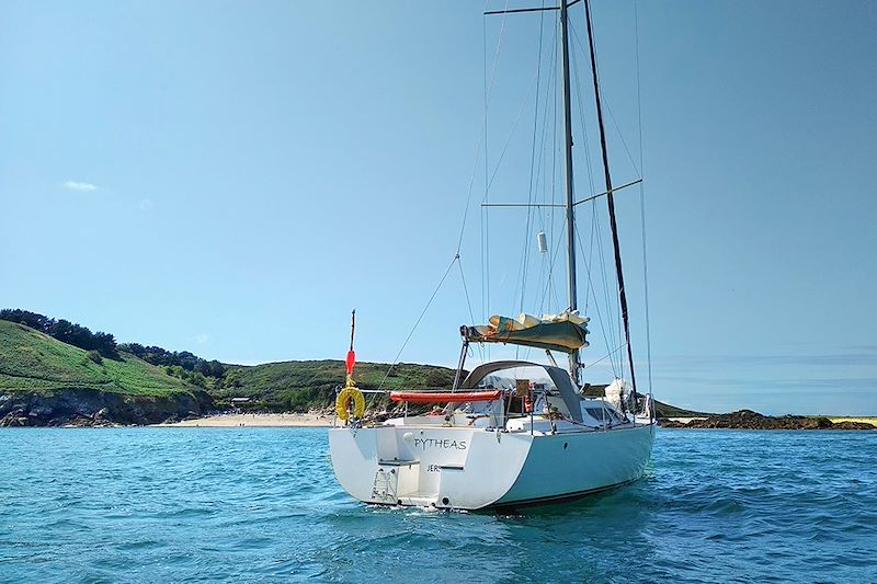 Séjour voile et rando entre France et Grande-Bretagne, à la découverte de cinq îles : Jersey, Guernesey, Herm, Sercq et Aurigny.