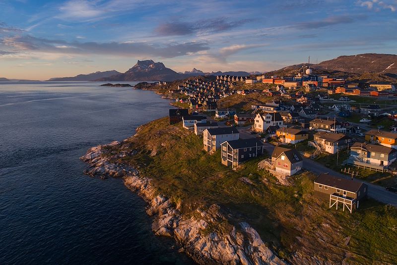 Voyage de la culture urbaine de Copenhague à la nature brute de Nuuk, du charme danois aux paysages sauvages du Groenland