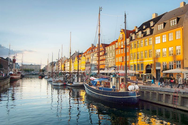 Voyage de la culture urbaine de Copenhague à la nature brute de Nuuk, du charme danois aux paysages sauvages du Groenland