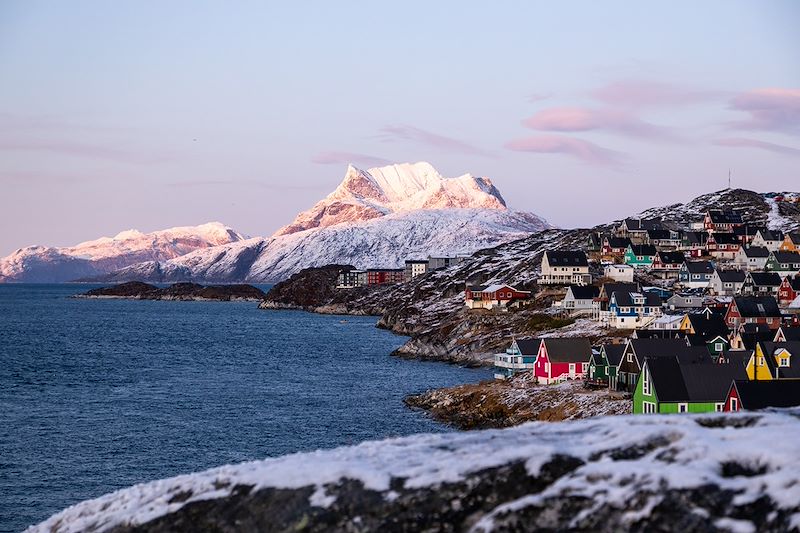 Voyage de la culture urbaine de Copenhague à la nature brute de Nuuk, du charme danois aux paysages sauvages du Groenland